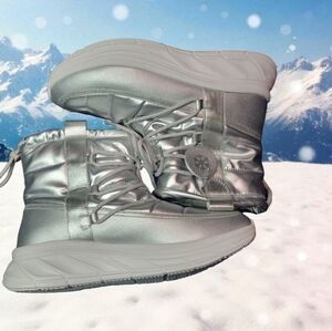 Winter Boots Womans Size 9 In Silver
